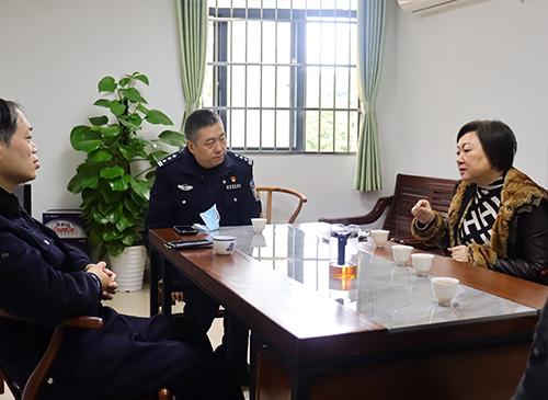 加强党建共建，亲昵警企关系